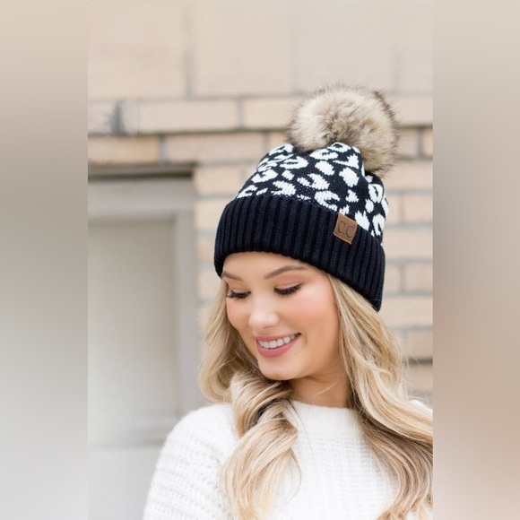 NWT Women’s C.C. Pom Beanie in Black & White Leopard - Picture 4 of 4
